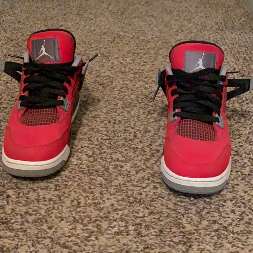 Jordan 4 toro bravos